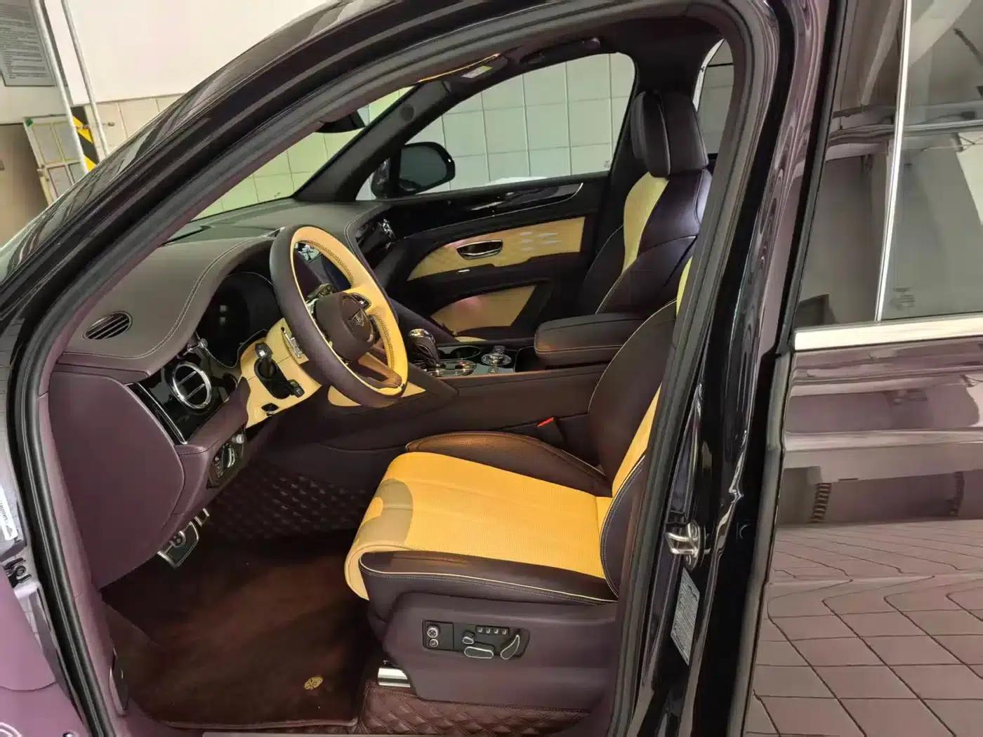 Bentayga 2023 4.0T V8 Long Wheelbase Elegance Edition — миниатюра 2