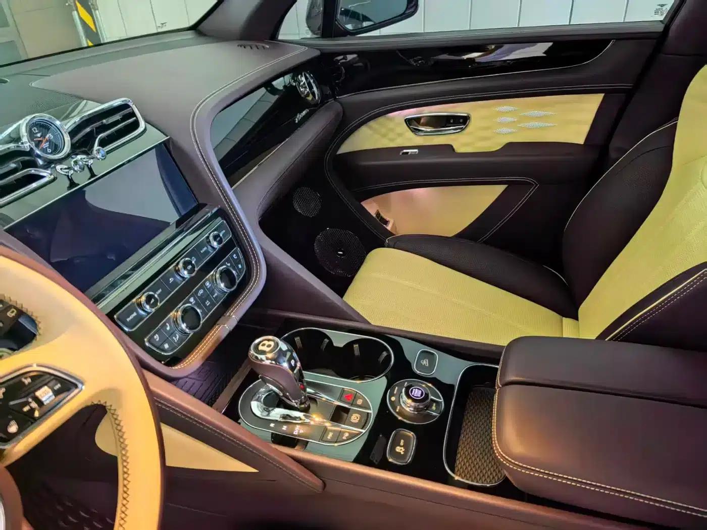 Bentayga 2023 4.0T V8 Long Wheelbase Elegance Edition — миниатюра 4