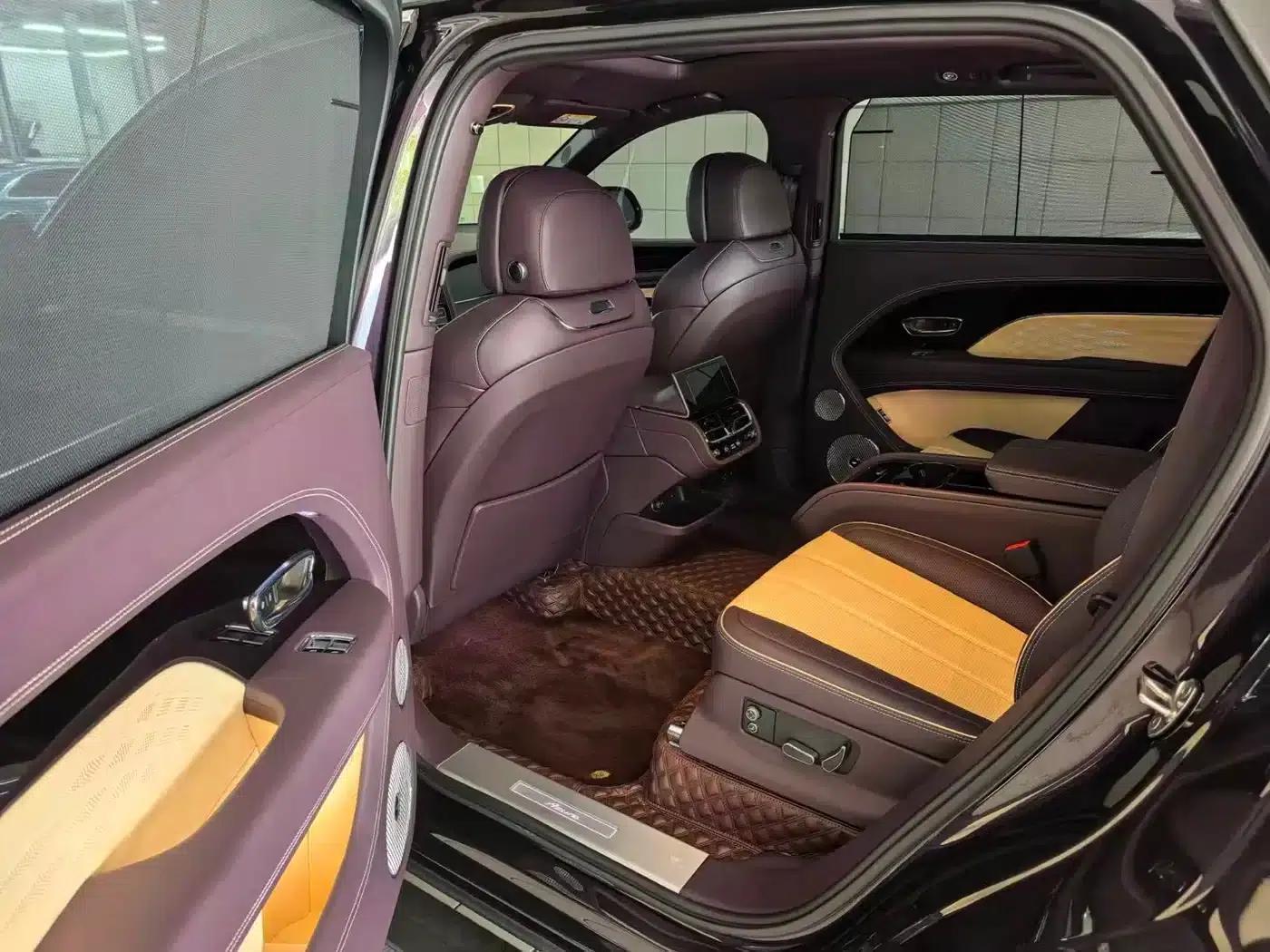Bentayga 2023 4.0T V8 Long Wheelbase Elegance Edition — миниатюра 5