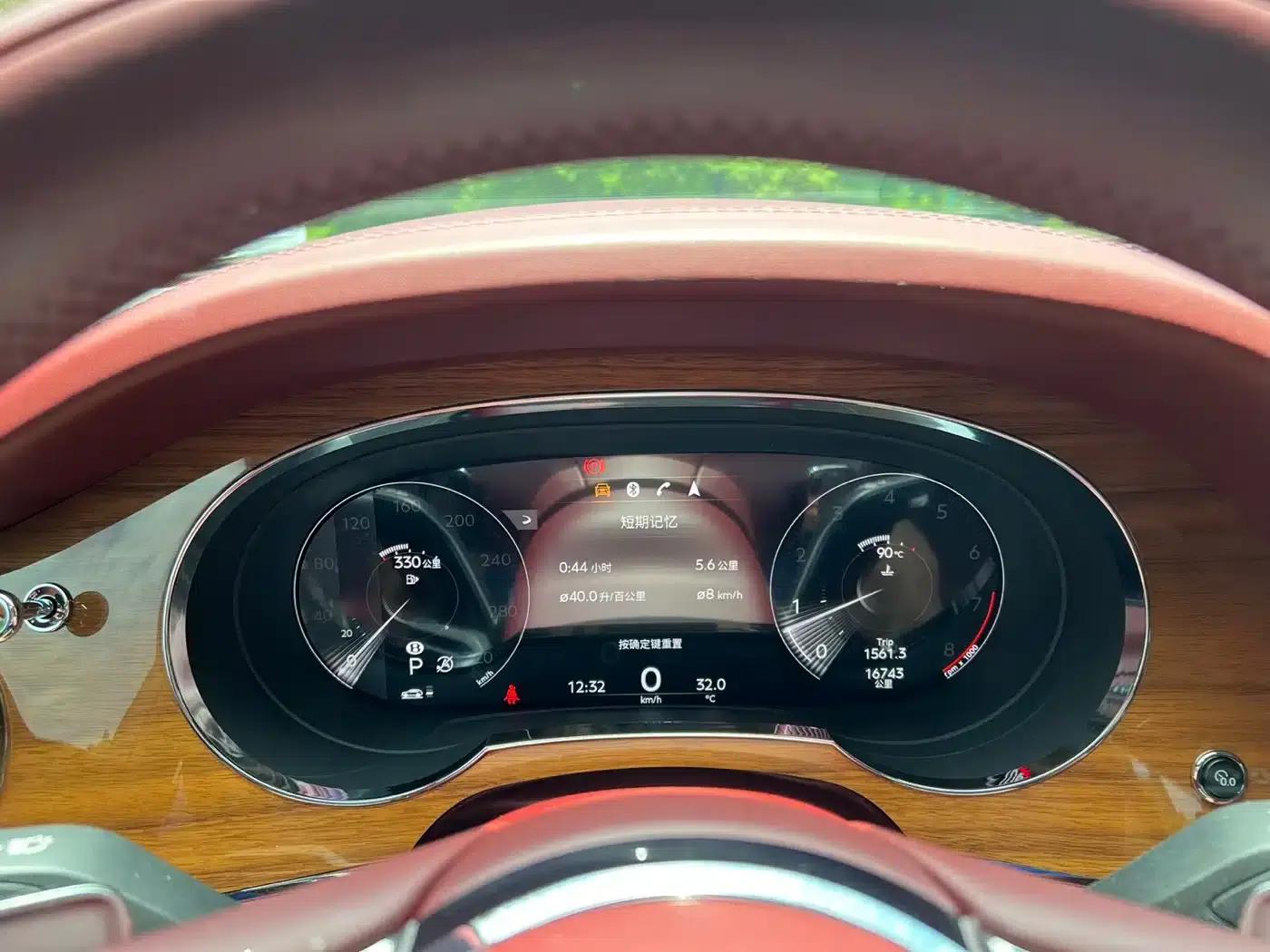 Bentayga 2021 4.0T V8 — миниатюра 17