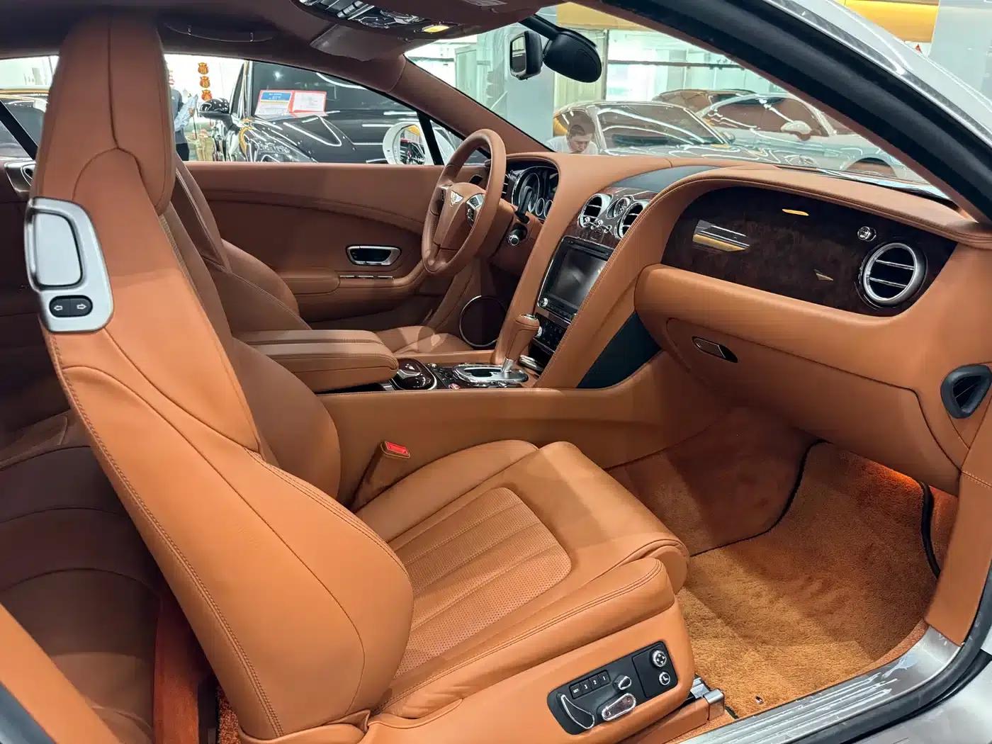 2015 Continental 4.0T GT V8 Standard Edition — миниатюра 18