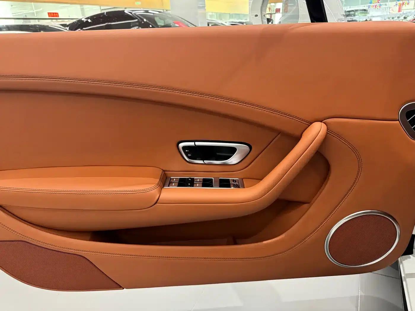 2015 Continental 4.0T GT V8 Standard Edition — миниатюра 7