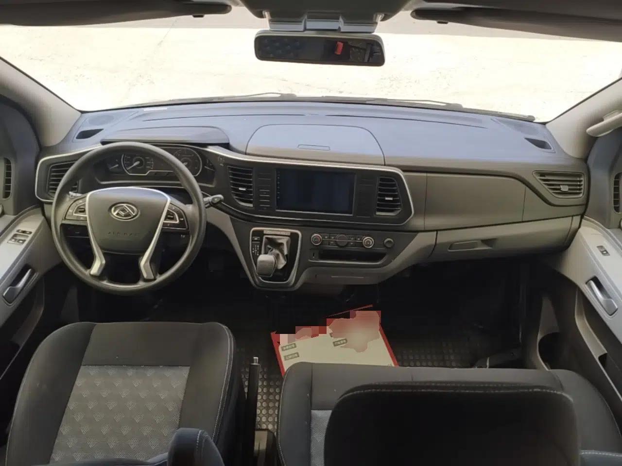 SAIC MAXUS Xintu V80 2023 2.0T AMT Classic Aoyuntong Short Wheelbase Mid-Roof 5/6-Seater — миниатюра 13