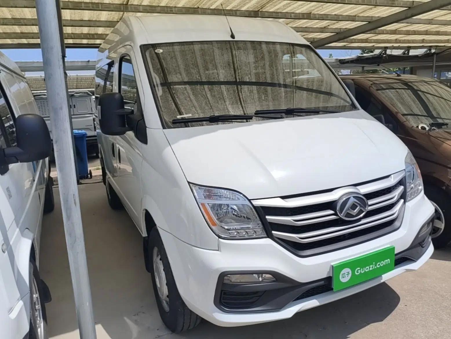 SAIC MAXUS Xintu V80 2023 2.0T AMT Classic Aoyuntong Short Wheelbase Mid-Roof 5/6-Seater — миниатюра 3