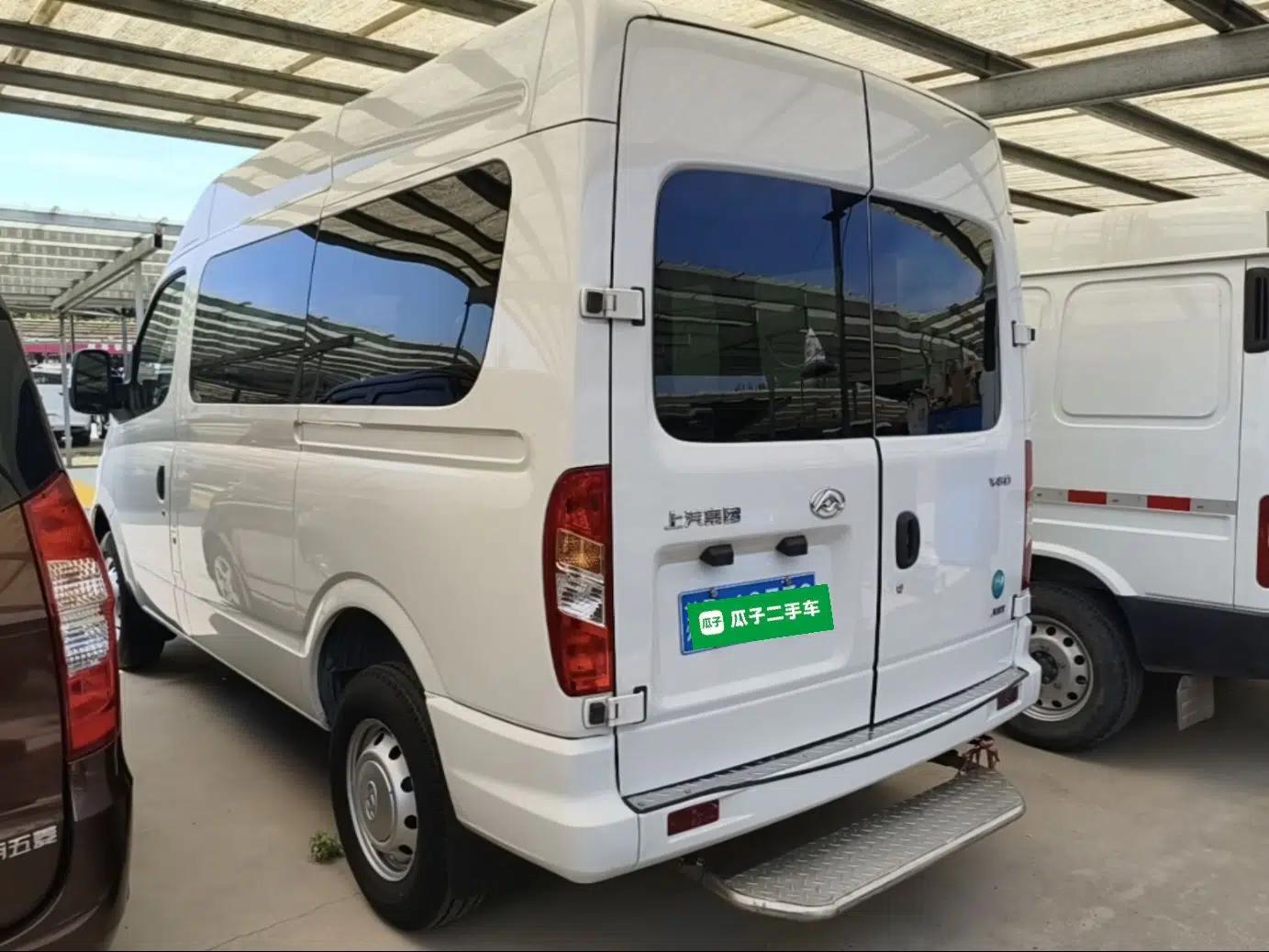 SAIC MAXUS Xintu V80 2023 2.0T AMT Classic Aoyuntong Short Wheelbase Mid-Roof 5/6-Seater — миниатюра 4