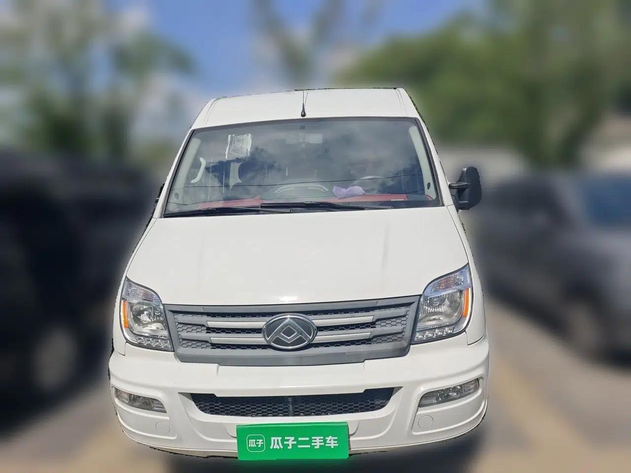SAIC MAXUS Xintu V80 2021 2.0T Manual Classic Aoyuntong Long Wheelbase Mid-Roof 6/7/8/9-Seater — миниатюра 2