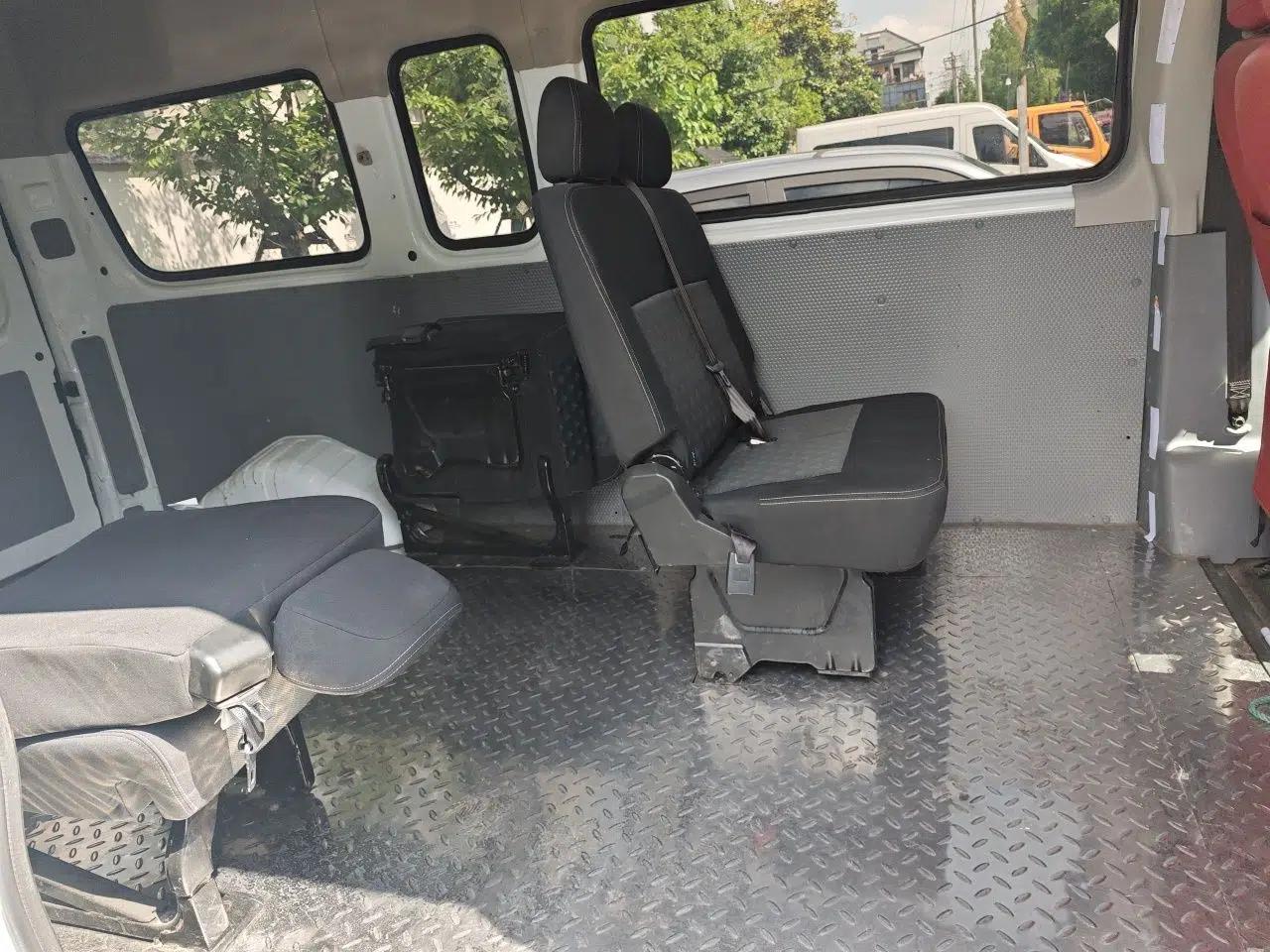 SAIC MAXUS Xintu V80 2021 2.0T Manual Classic Aoyuntong Long Wheelbase Mid-Roof 6/7/8/9-Seater — миниатюра 18