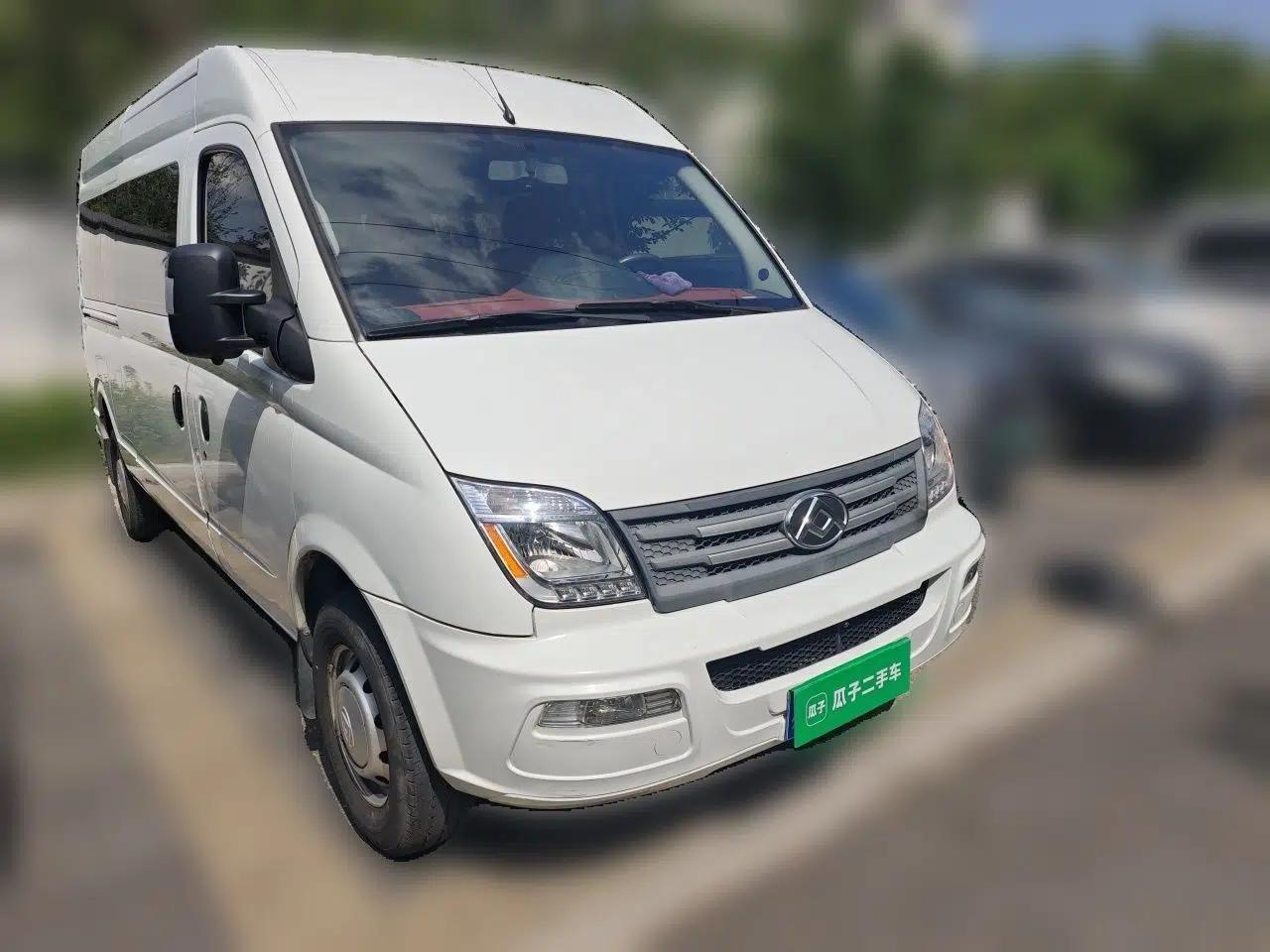 SAIC MAXUS Xintu V80 2021 2.0T Manual Classic Aoyuntong Long Wheelbase Mid-Roof 6/7/8/9-Seater — миниатюра 3