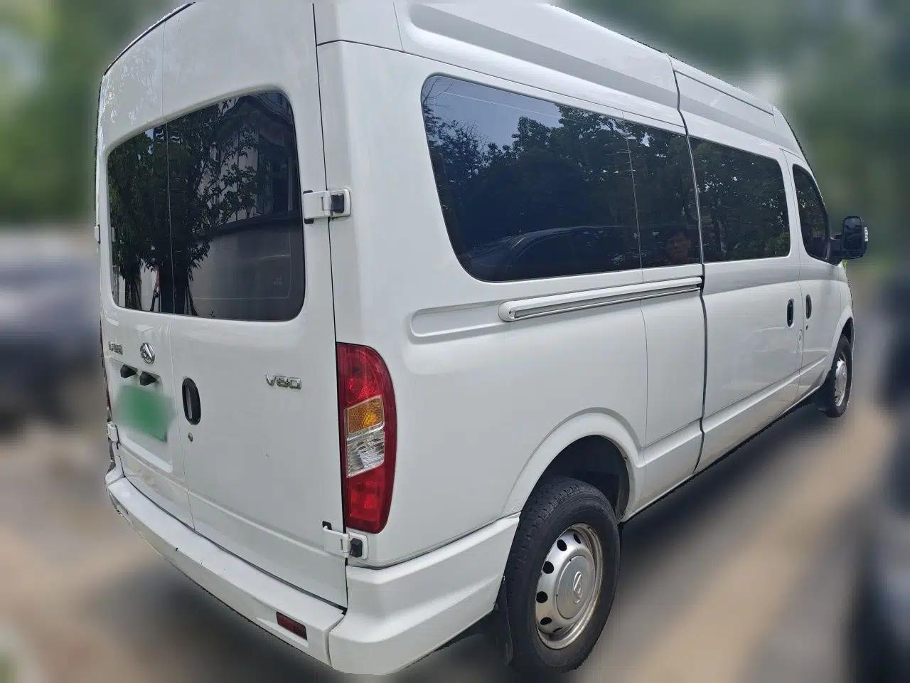 SAIC MAXUS Xintu V80 2021 2.0T Manual Classic Aoyuntong Long Wheelbase Mid-Roof 6/7/8/9-Seater — миниатюра 6