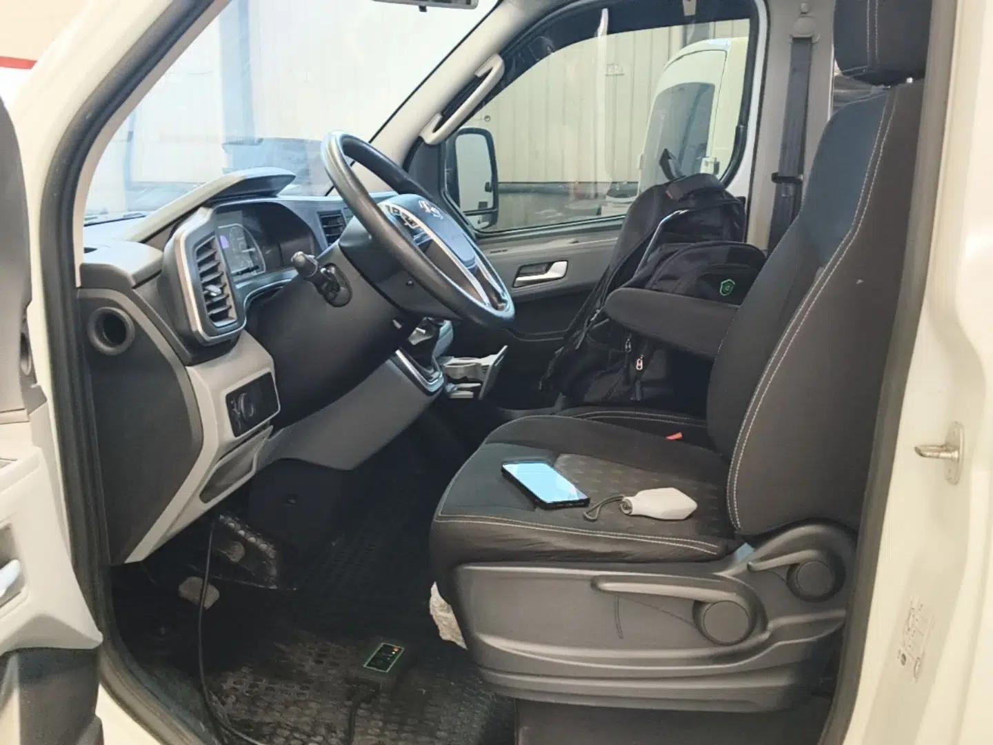 SAIC MAXUS Xintu V80 2024 Aotuntong Value Edition 6MT Short Wheelbase Mid-Height Roof 127 Ps 5/6 Seats — миниатюра 18