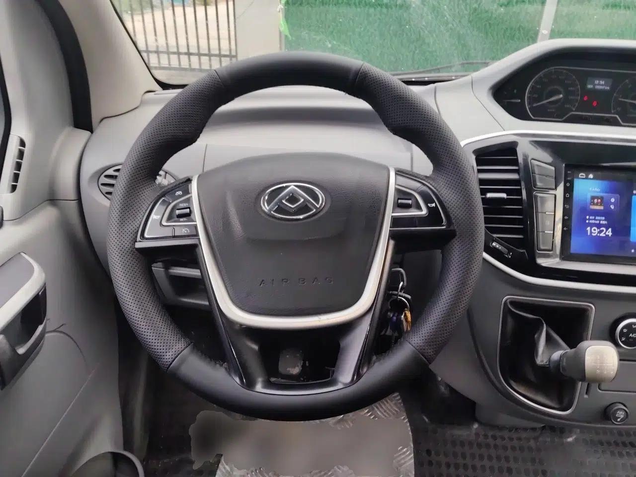 SAIC MAXUS Xintu V80 2020 2.5T Manual Classic City Delivery King Short Wheelbase Ultra-Low Roof 2/3 Seats — миниатюра 11
