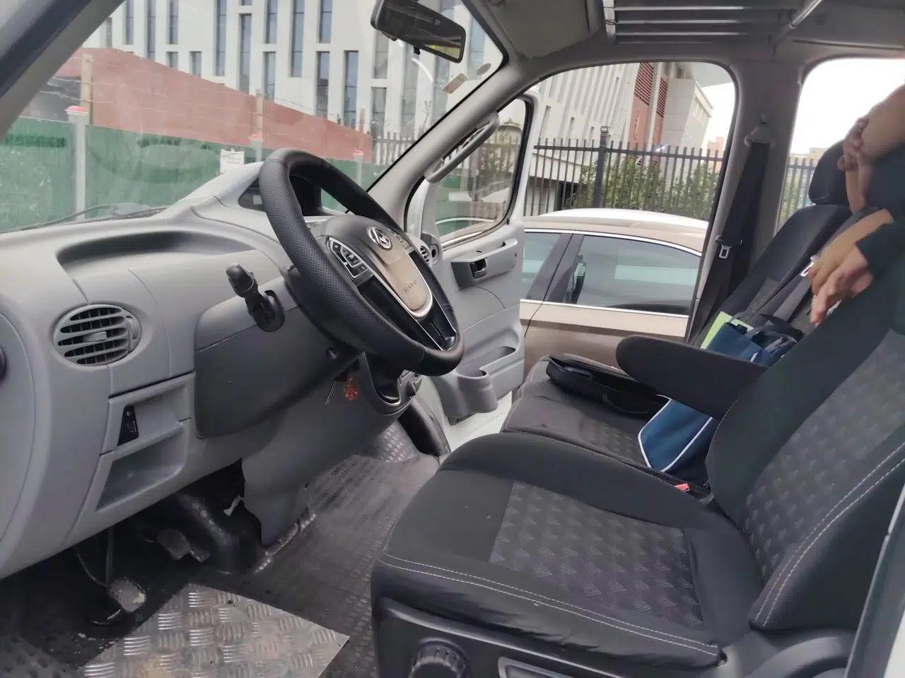 SAIC MAXUS Xintu V80 2020 2.5T Manual Classic City Delivery King Short Wheelbase Ultra-Low Roof 2/3 Seats — миниатюра 17