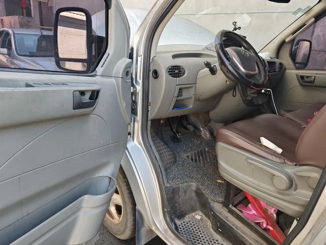 SAIC MAXUS Xintu V80 2016 2.5T Manual Aoyuntong National IV Short Wheelbase Mid-Roof 6-Seater — миниатюра 17