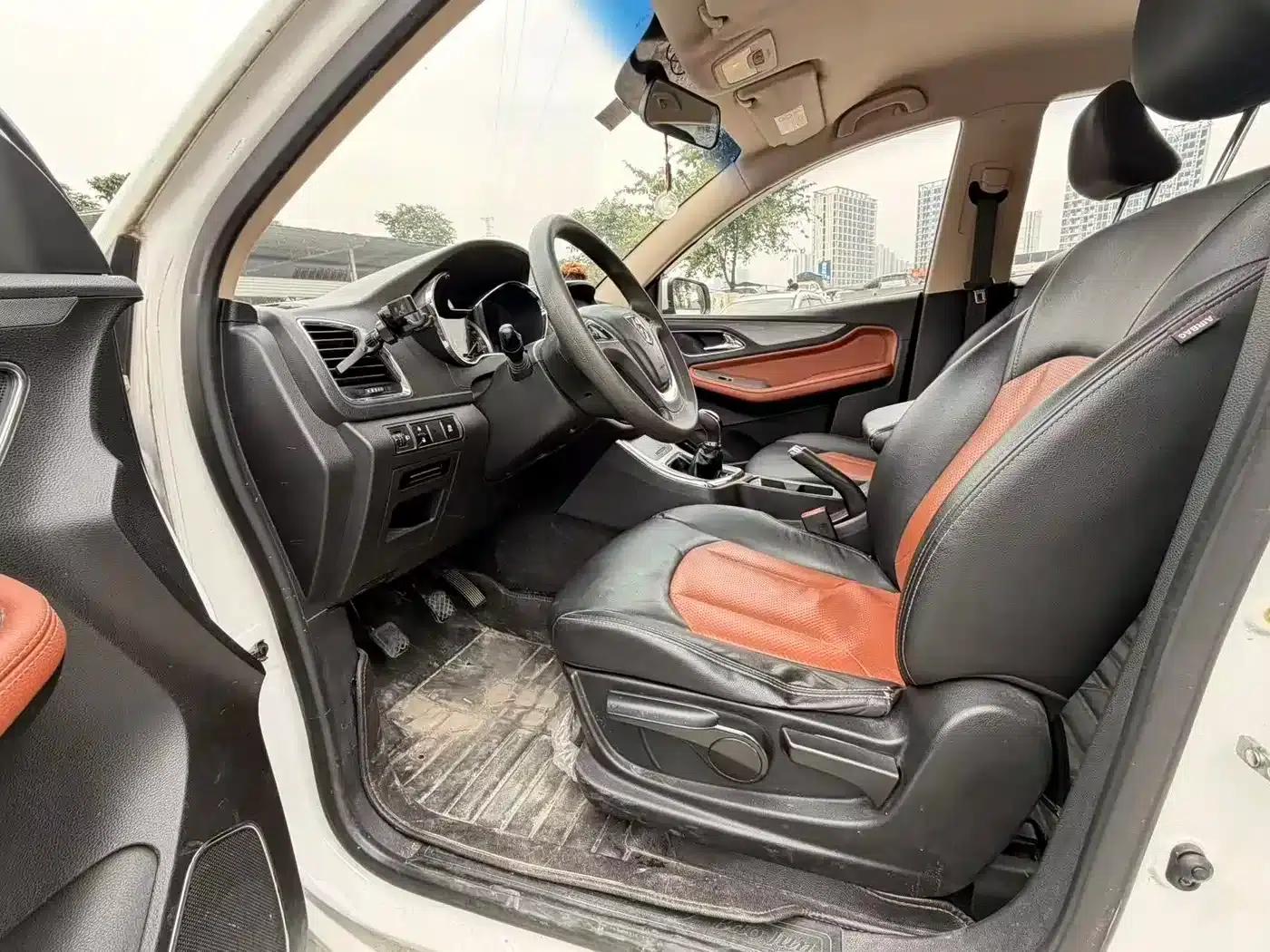 Baojun 560 2015 1.8L Manual Elite Edition — миниатюра 11