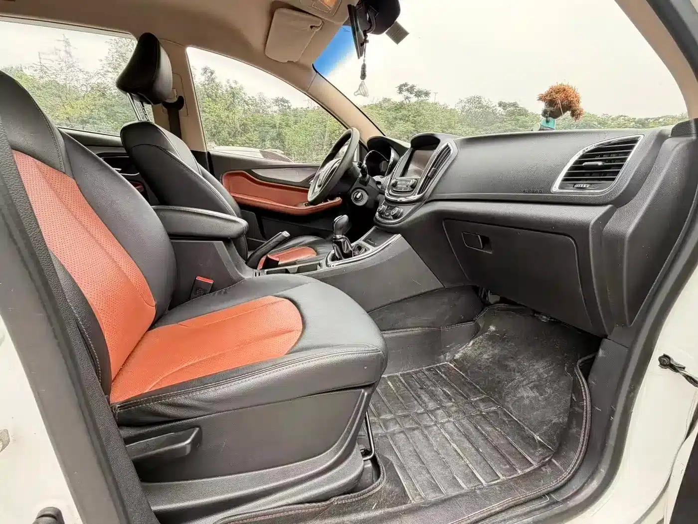 Baojun 560 2015 1.8L Manual Elite Edition — миниатюра 4