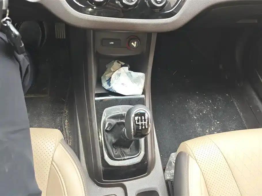Baojun 310W 2017 1.5L Manual Fashion Edition (National V Emission Standard) — миниатюра 16