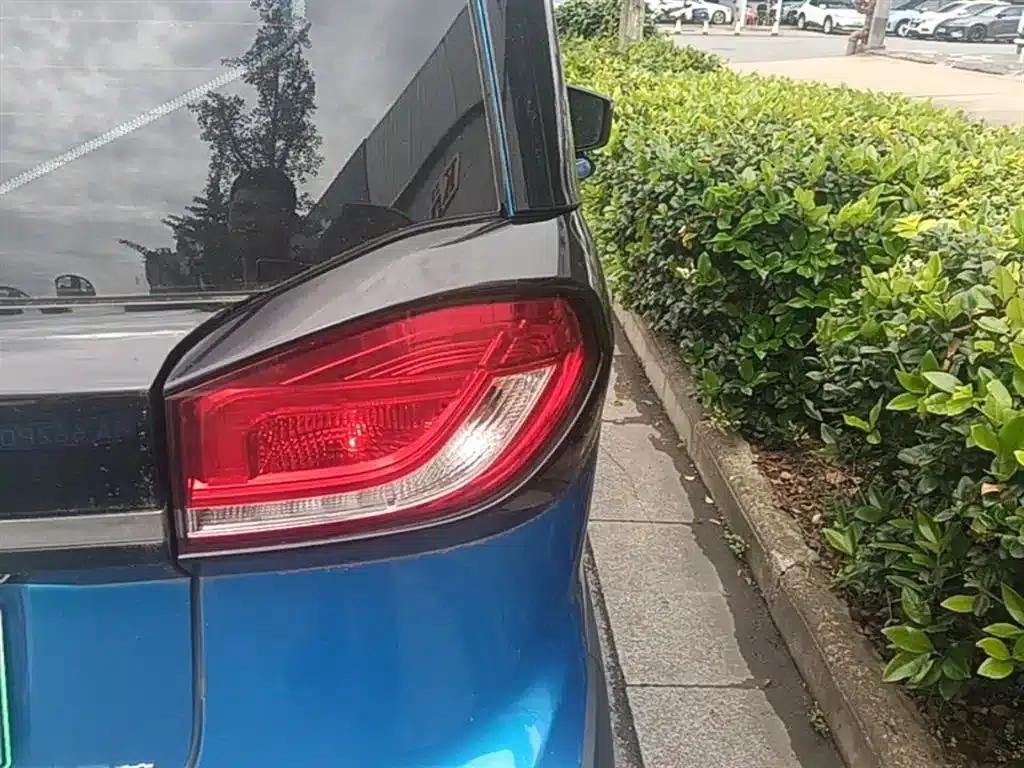 Baojun E100 2019 Model 250KM Smart Edition — миниатюра 8