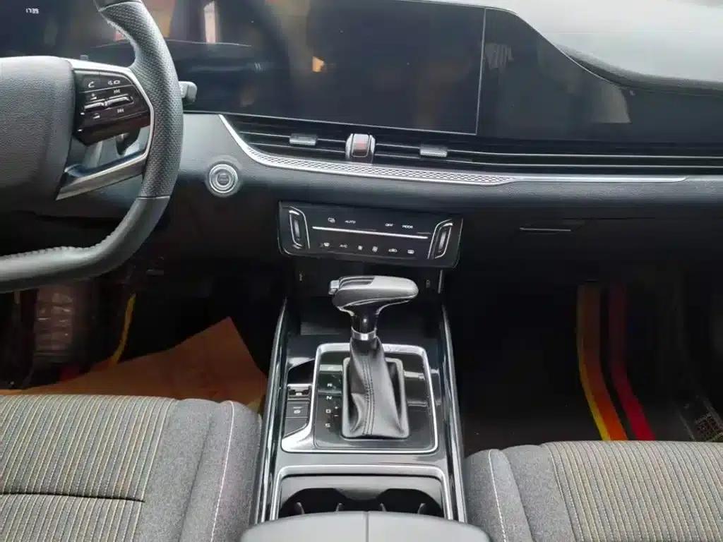Bestune B70 2023 Third Generation 1.5T Automatic Enjoyment Edition 70th Anniversary Edition — миниатюра 8