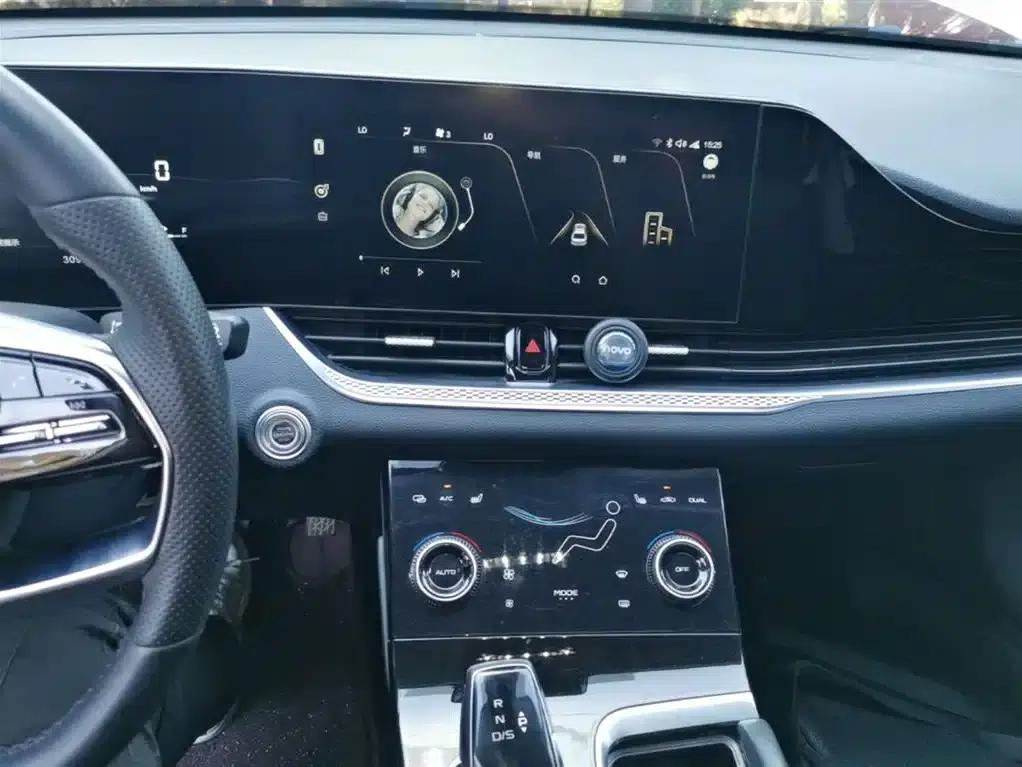 Bestune B70 2021 1.5T Automatic 15th Anniversary Edition — миниатюра 13