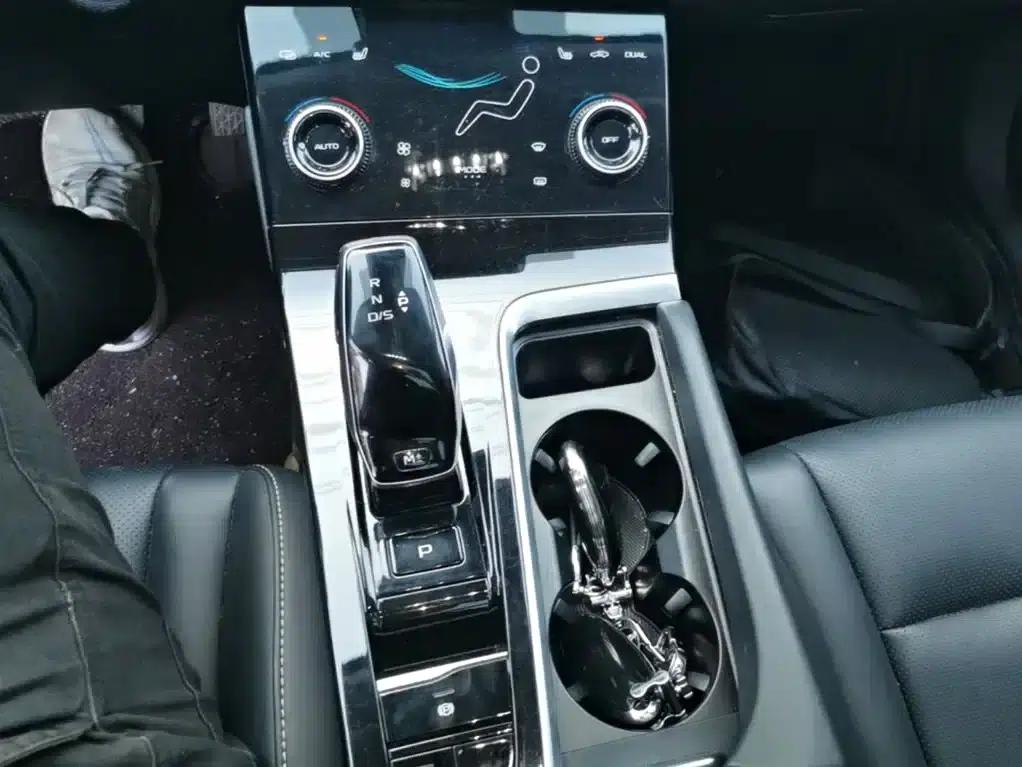 Bestune B70 2021 1.5T Automatic 15th Anniversary Edition — миниатюра 14