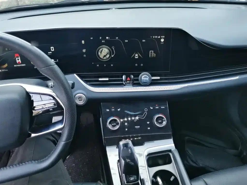 Bestune B70 2021 1.5T Automatic 15th Anniversary Edition — миниатюра 10