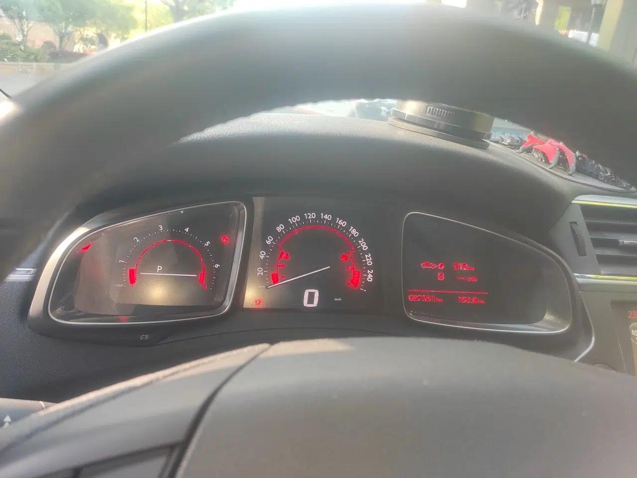 DS 6 2014 1.6T Luxury Edition THP200 — миниатюра 12