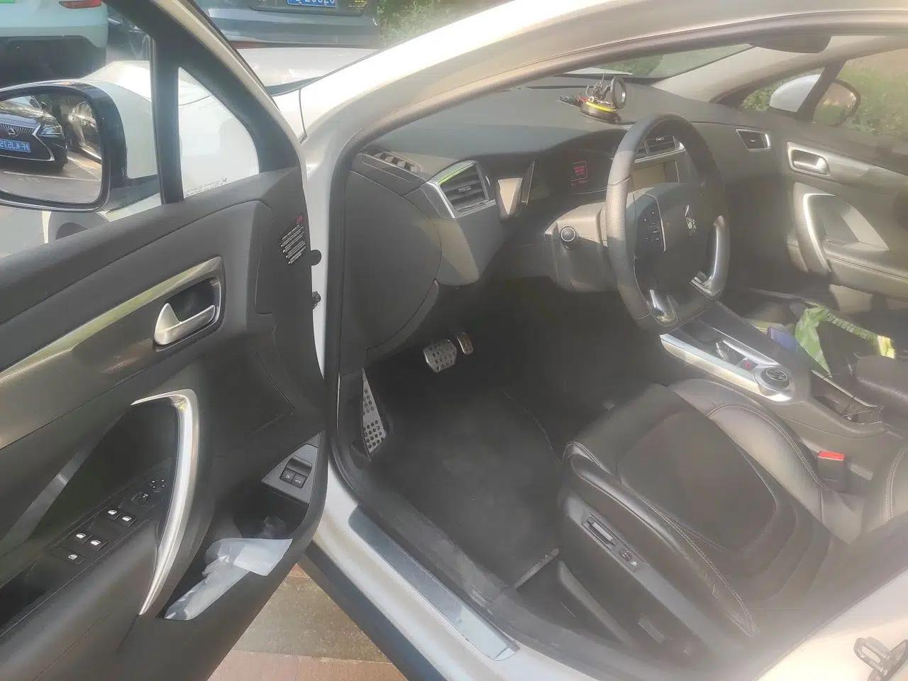 DS 6 2014 1.6T Luxury Edition THP200 — миниатюра 17