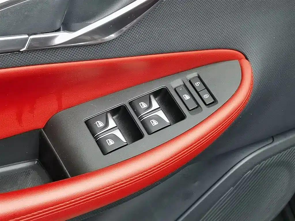 Changan UNI-T 2020 1.5T Flagship Edition — миниатюра 9