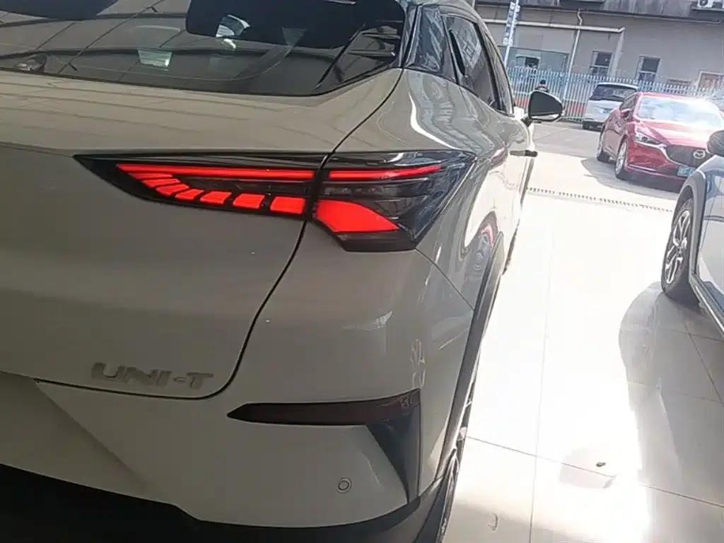 Changan UNI-T 2022 1.5T Premium Edition — миниатюра 8