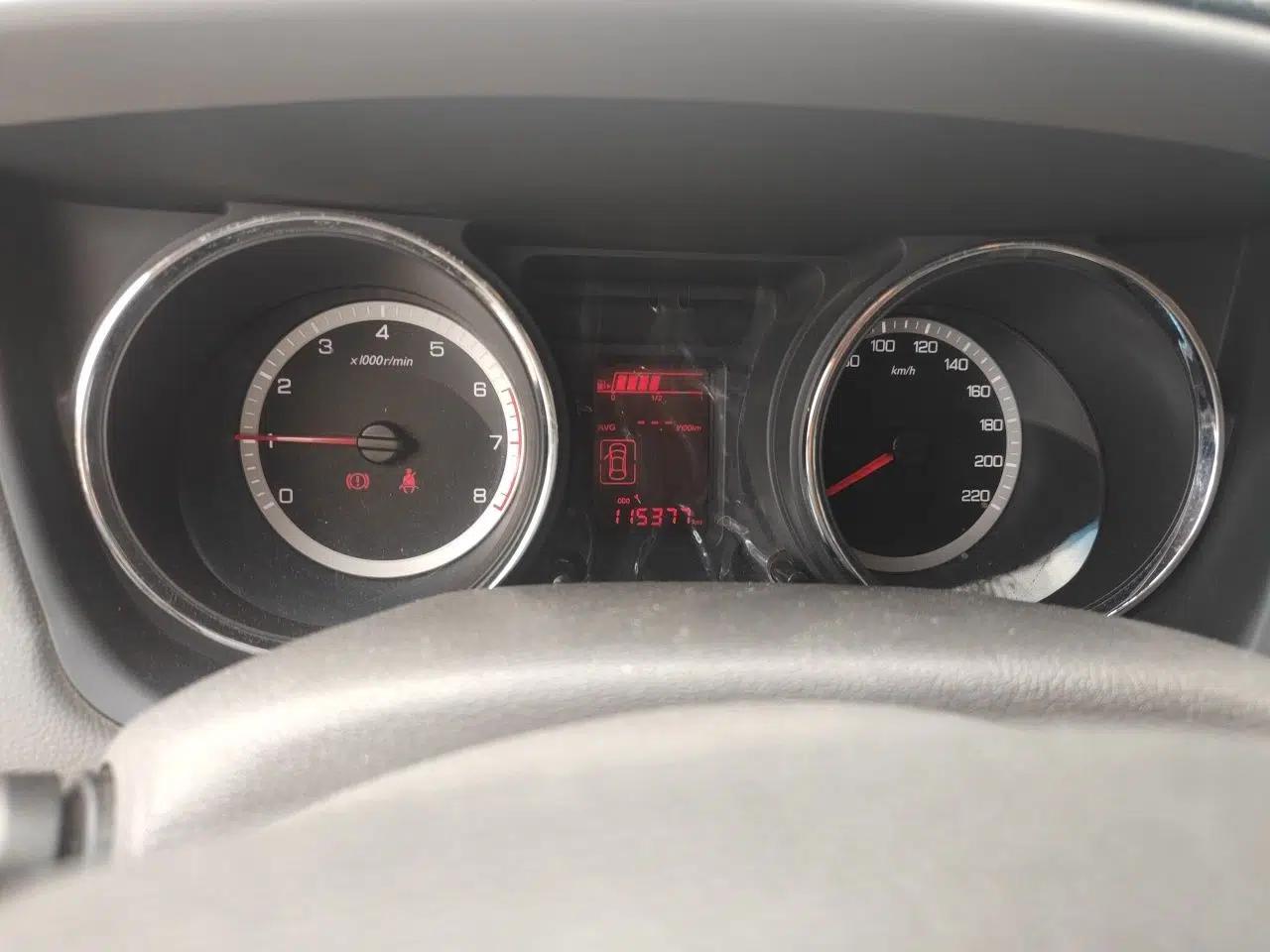 Dongfeng Aeolus A60 2014 1.6L Manual Luxury Model — миниатюра 12