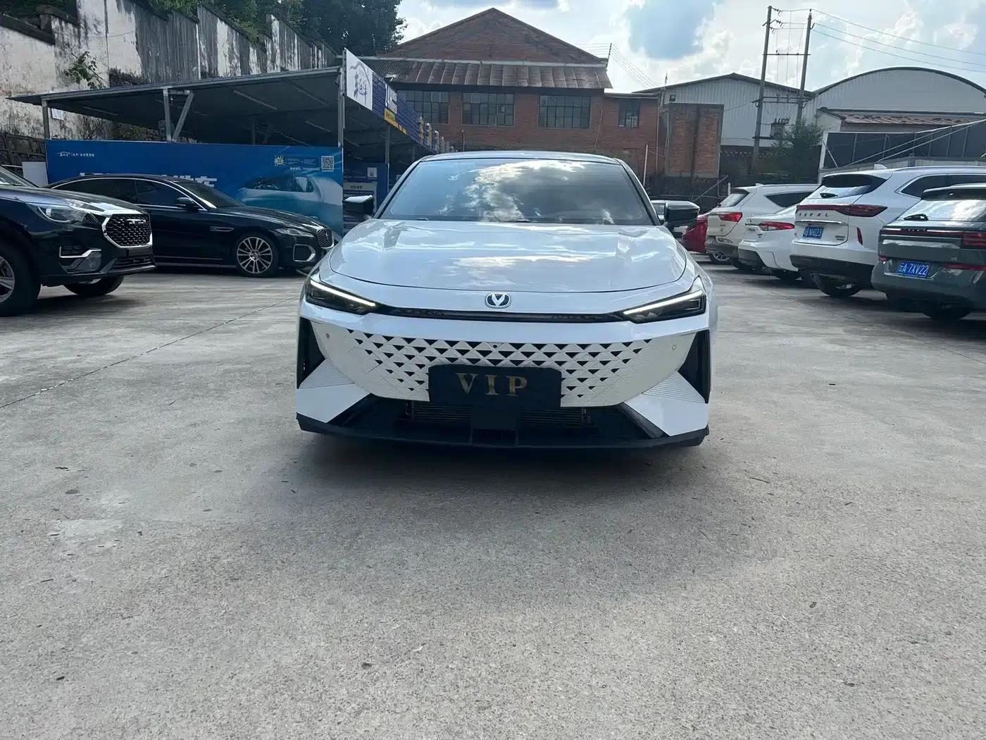 Changan UNI-V Smart Electric iDD 2024 Model Blue Whale Smart Electric iDD 136km Smart Cool Edition — миниатюра 2