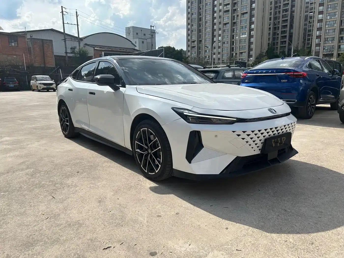 Changan UNI-V Smart Electric iDD 2024 Model Blue Whale Smart Electric iDD 136km Smart Cool Edition — миниатюра 3