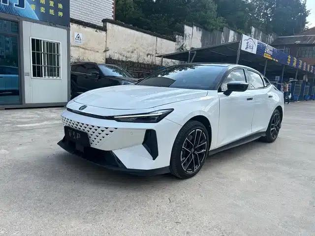 Changan UNI-V Smart Electric iDD 2024 Model Blue Whale Smart Electric iDD 136km Smart Cool Edition