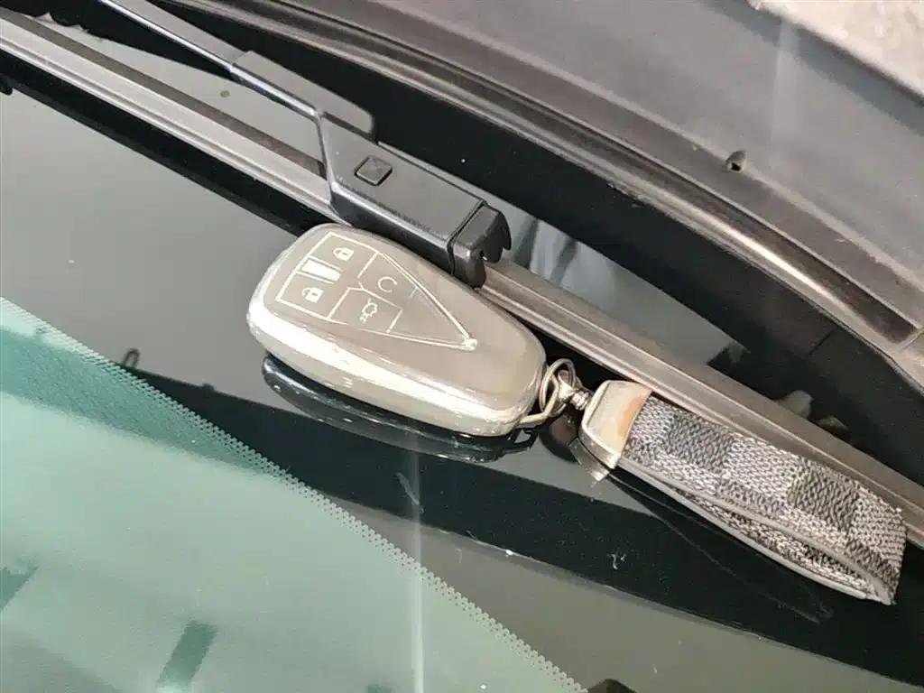 Changan UNI-V Smart Electric iDD 2023 Model, Smart Electric iDD 1.5T, 113km Smart Fun Edition (Fast Version) — миниатюра 9