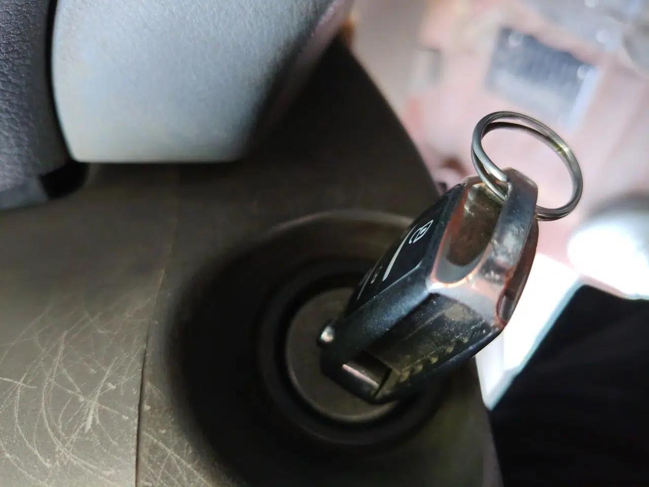 Dongfeng Shuaike 2010 1.6L Manual Utility Version — миниатюра 9