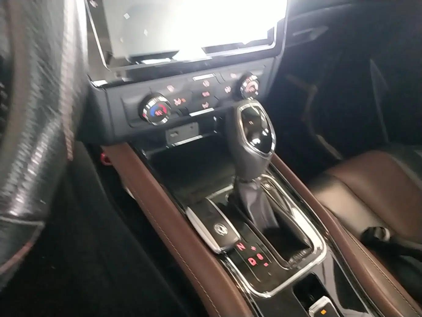 Dongfeng Fengon 580 2017 1.5T CVT Luxury Model — миниатюра 17