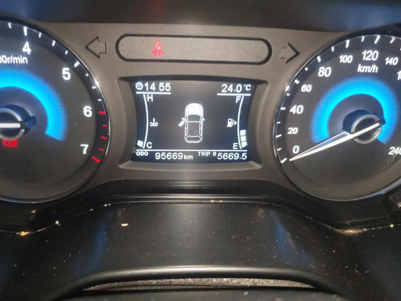 Dongfeng Fengon 580 2017 1.5T Manual Luxury Model — миниатюра 13