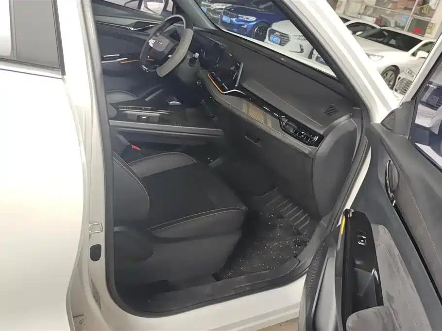 Changan Oushang X5 PLUS 2023 Facelift 1.5T DCT Premium Edition — миниатюра 8