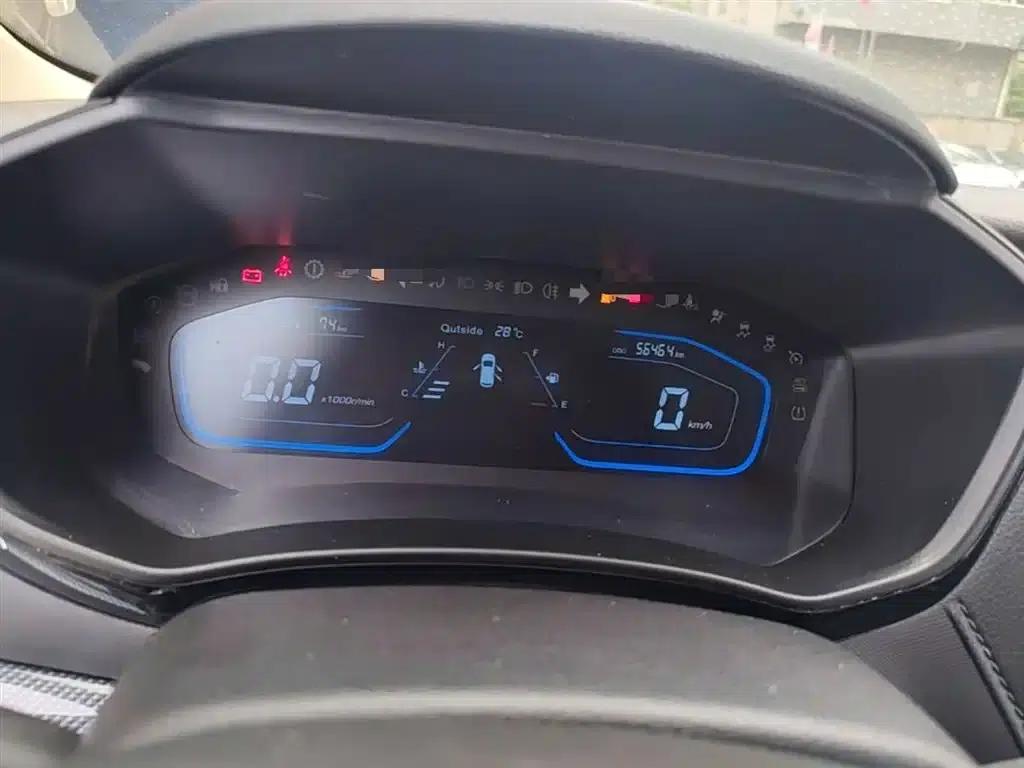 Changan Oushang A800 2017 1.6L Manual Comfort Model — миниатюра 11