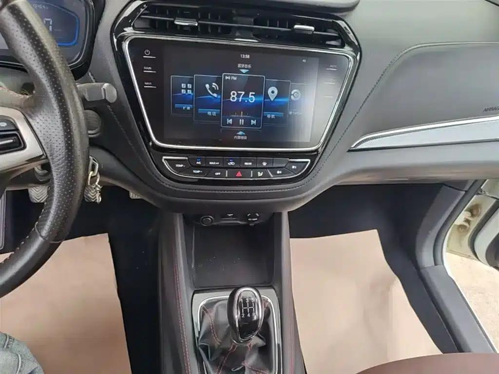 Changan Oushang A800 2017 1.6L Manual Comfort Model — миниатюра 12