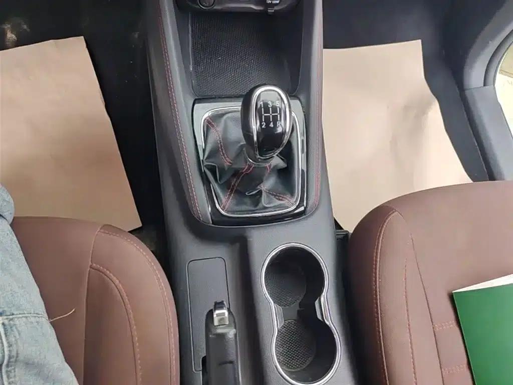 Changan Oushang A800 2017 1.6L Manual Comfort Model — миниатюра 13