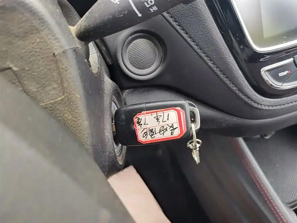 Changan Oushang A800 2017 1.6L Manual Comfort Model — миниатюра 8