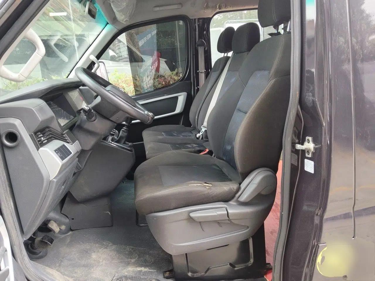 Dongfeng Yufeng 2023 V9+ 2.0T Manual Front-Wheel-Drive Multi-Function Short-Chassis Low-Roof 5/6-Seater — миниатюра 16
