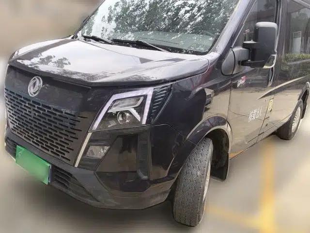 Dongfeng Yufeng 2023 V9+ 2.0T Manual Front-Wheel-Drive Multi-Function Short-Chassis Low-Roof 5/6-Seater