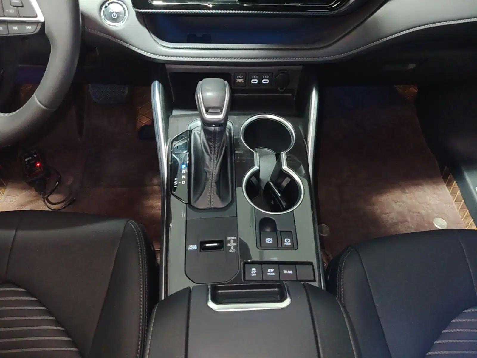 Toyota Crown Kluger 2023 2.5L HEV Four-Wheel Drive Prestige Edition — миниатюра 16