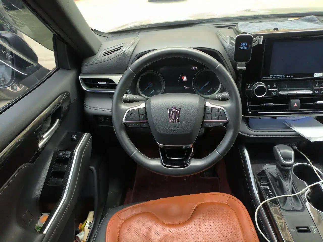 Toyota Crown Kluger 2023 2.5L HEV Four-Wheel Drive Luxury Edition — миниатюра 11