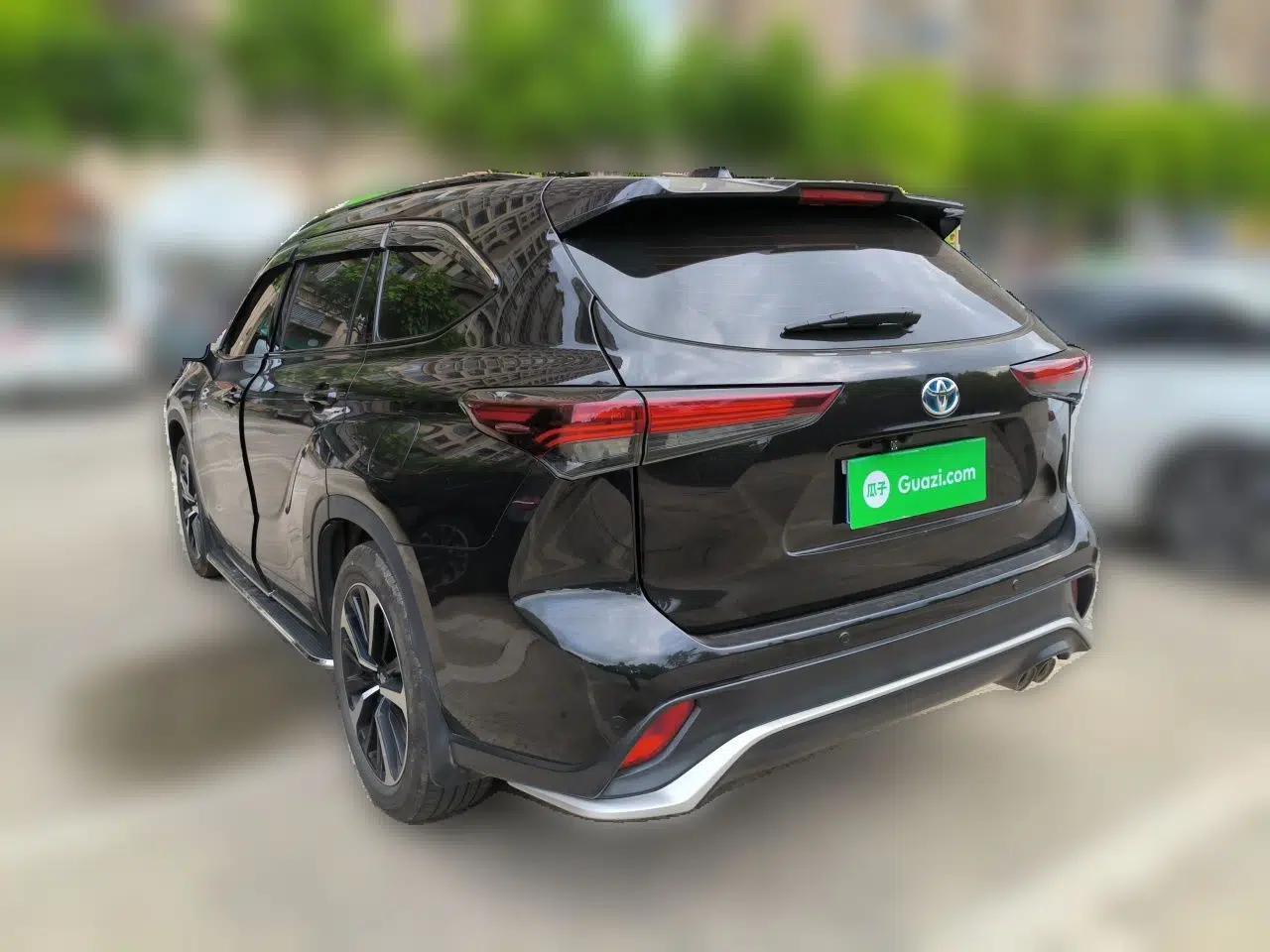 Toyota Crown Kluger 2023 2.5L HEV Four-Wheel Drive Luxury Edition — миниатюра 4