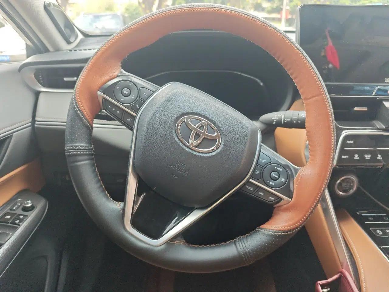 Toyota Venza 2023 2.0L CVT Two-Wheel Drive Prestige Version — миниатюра 11