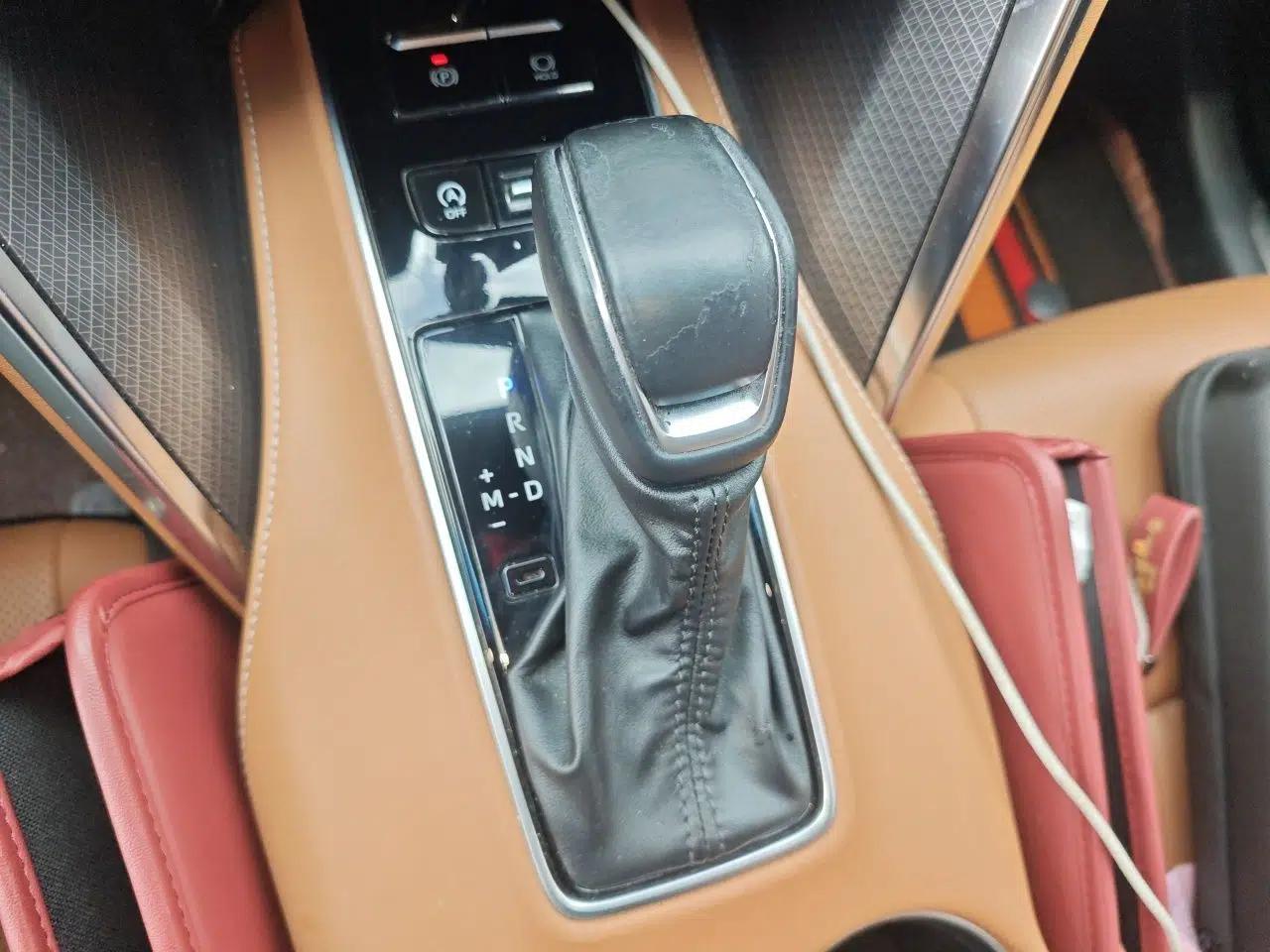 Toyota Venza 2023 2.0L CVT Two-Wheel Drive Prestige Version — миниатюра 15