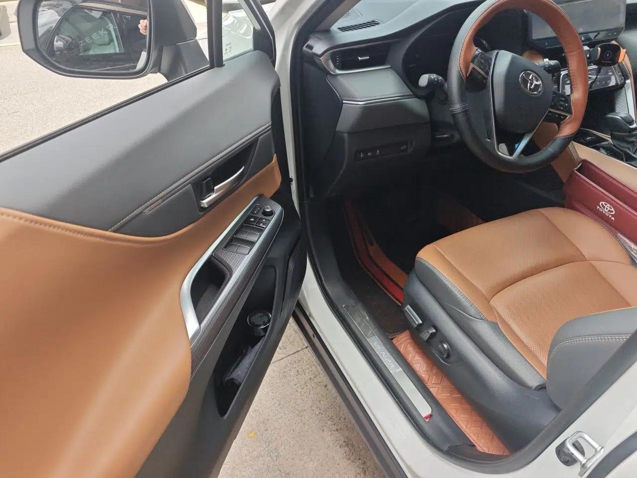 Toyota Venza 2023 2.0L CVT Two-Wheel Drive Prestige Version — миниатюра 17